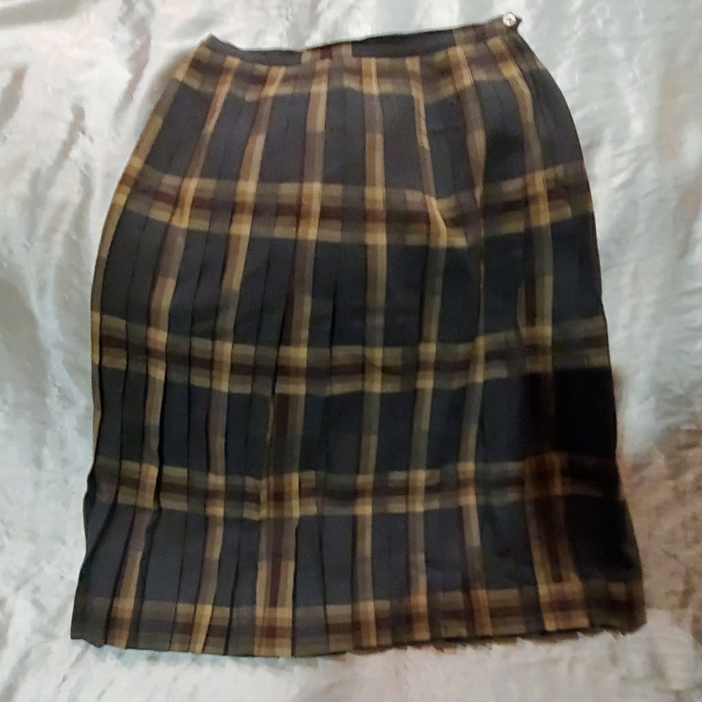 Pleated tartan skirt